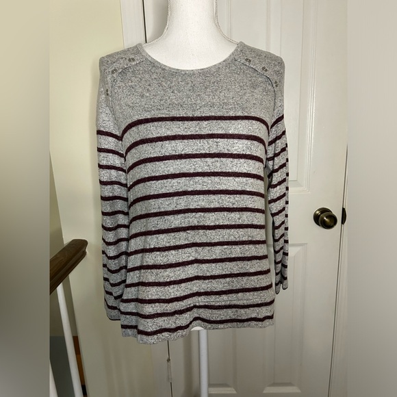 Market and Spruce Gloria Long Sleeve Hacci Button Detail Top - Picture 2 of 12